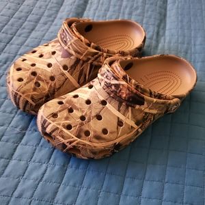 Crocs camo clogs M6/W8